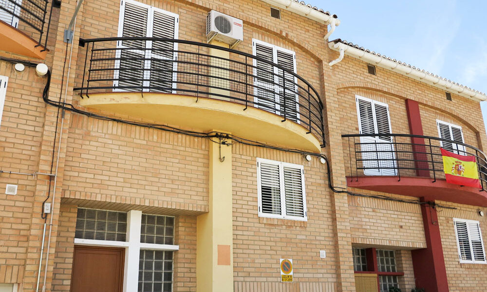 Immaculate three-storey house for sale in Xàtiva Valencia – 019804
