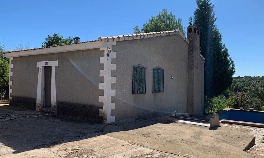 Cheap villa for sale in Monserrat Valencia for reform – 021937