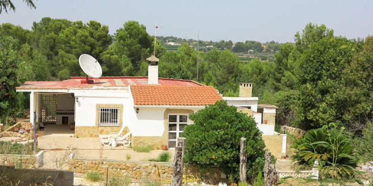 Charming villa with lots of potential for sale in Turis, Valencia – 022929