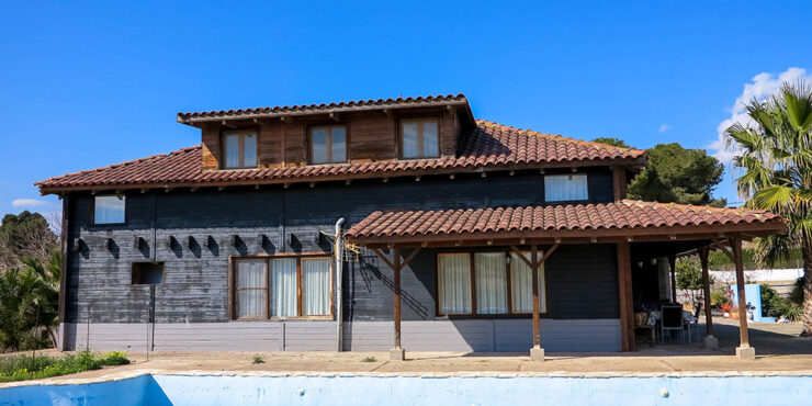 Large wooden villa for sale inbetween the towns of Montroy & Monserrat, Valencia – 022953SOLD