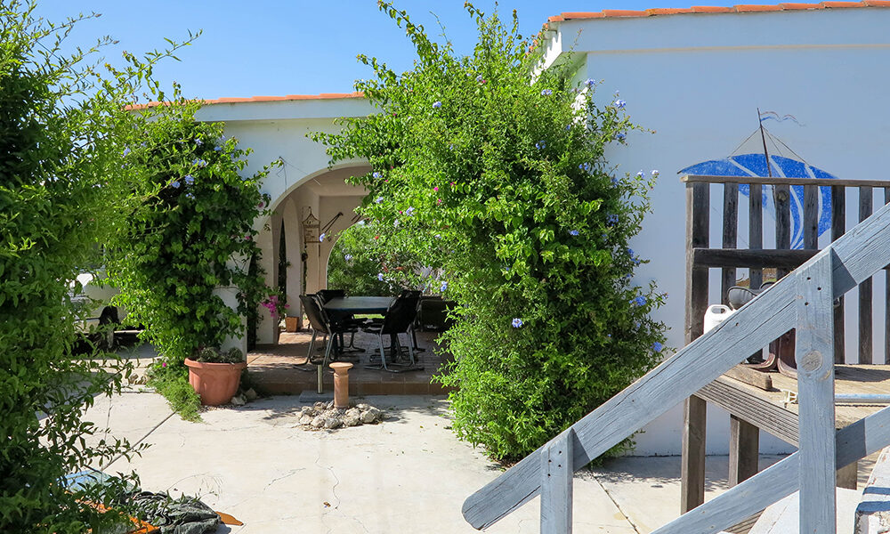 Charming beachside villa for sale in Cullera, Valencia – 022971