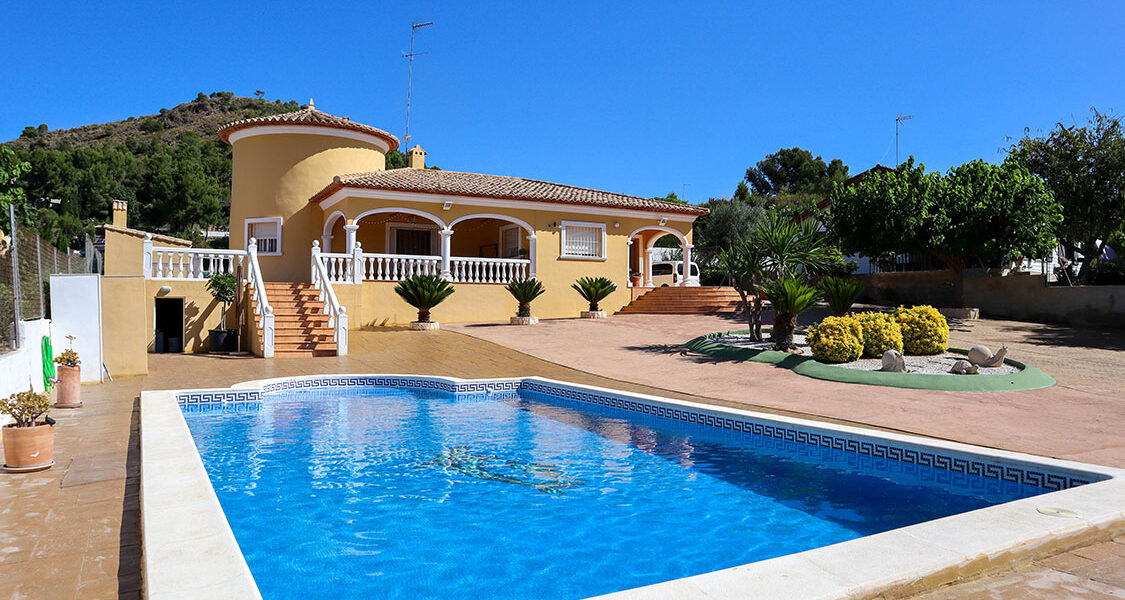 Impressive villa for sale in a residential area Montroy, Valencia – 022973