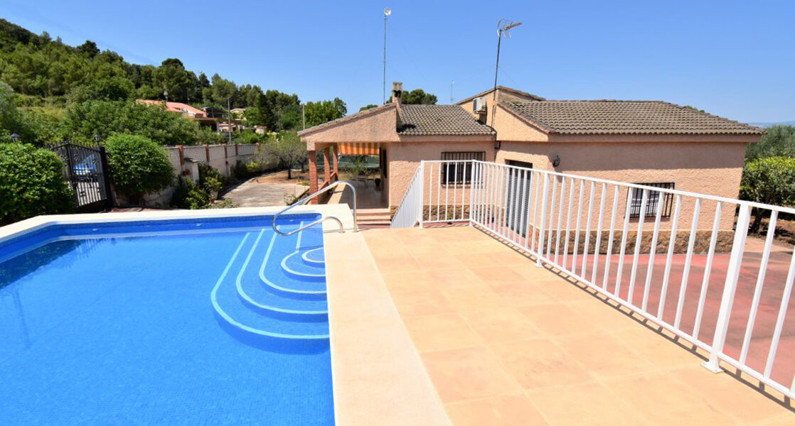 Beautiful property for sale in Montserrat, Valencia at an unbeatable price – 022975Hot Property