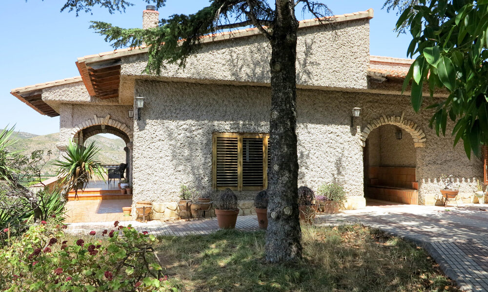 Large villa to rent in Alberic Valencia – R022631