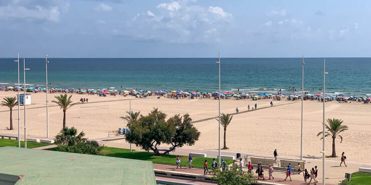 Front-line apartment for sale on Gandia beach, situated in the central area – 022978