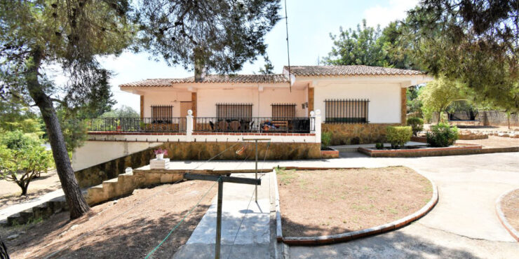 Desirable property for sale on Masia Pavia urbanisation Monserrat, Valencia – 022979