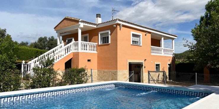 Spacious villa for sale in Turis, Valencia with great views – 022984SOLD