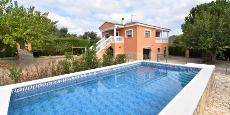 Spacious villa for sale in Turis, Valencia with great views – 022984Hot Property