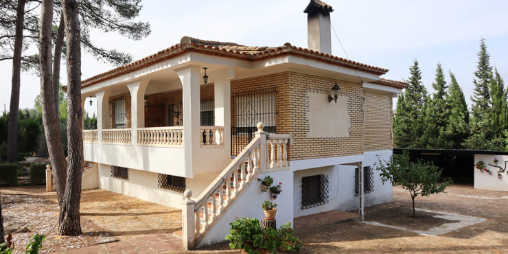 Large property for sale in Macastre with mountain views – 022992