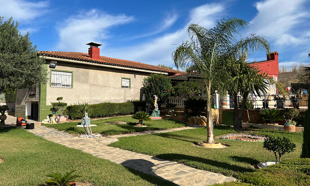 Villa with tennis court & manicured gardens for sale in Monserrat, Valencia – 022986Reduced