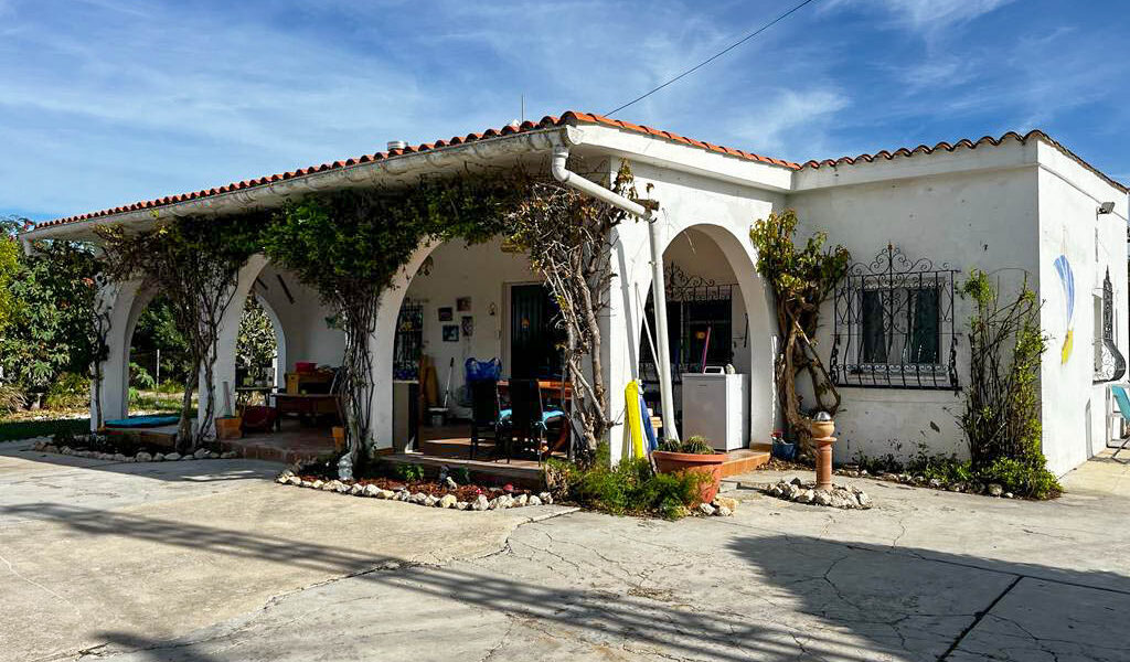 Charming beachside villa for sale in Cullera, Valencia – 022998
