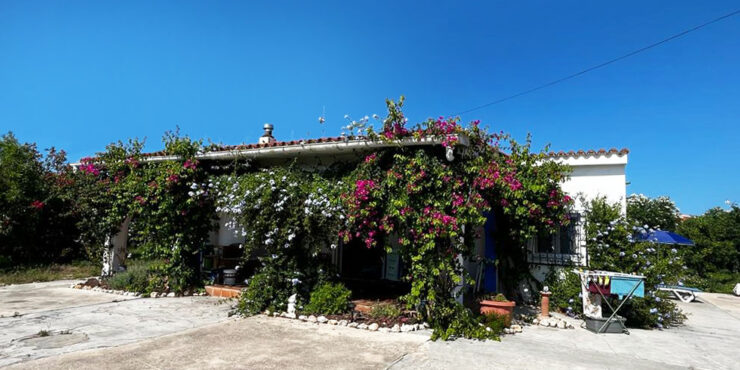 Charming beachside villa for sale in Cullera, Valencia – 022998Hot Property