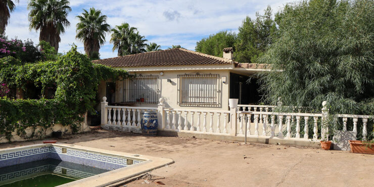 Large villa located on the Urbanisation San Cristobal in Alberic, Valencia – 022999Hot Property