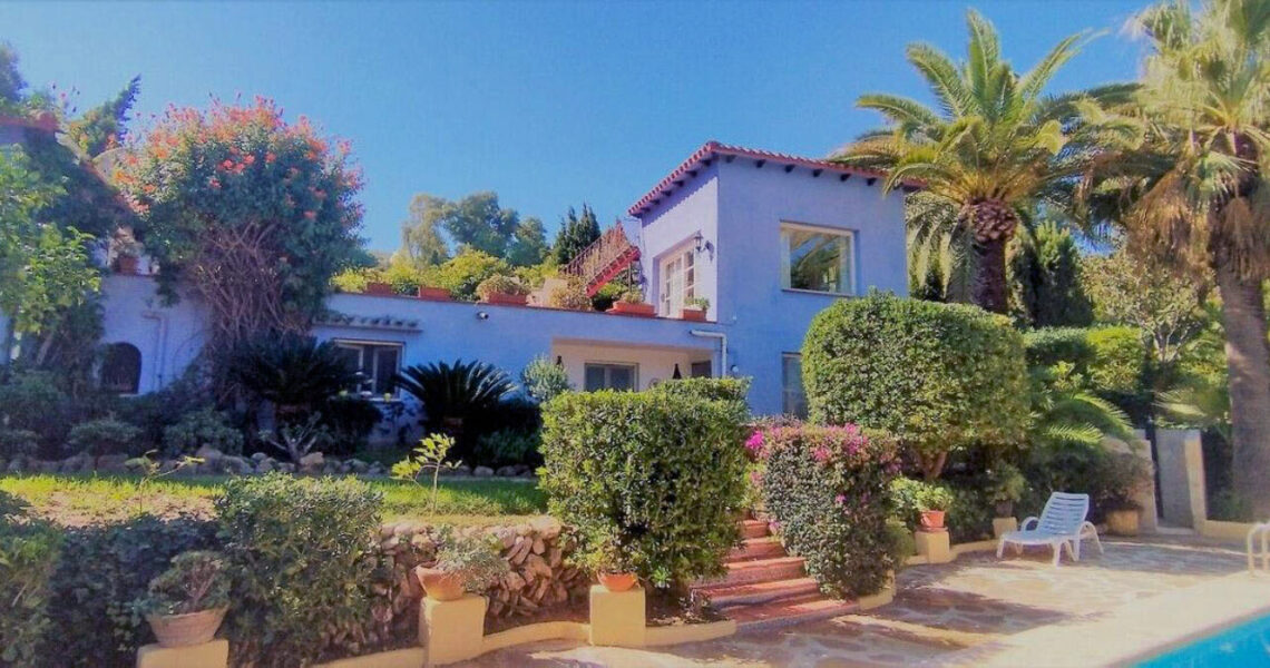 Large villa with separate apartment for sale near Arenal beach, Javea, Alicante – SI02202