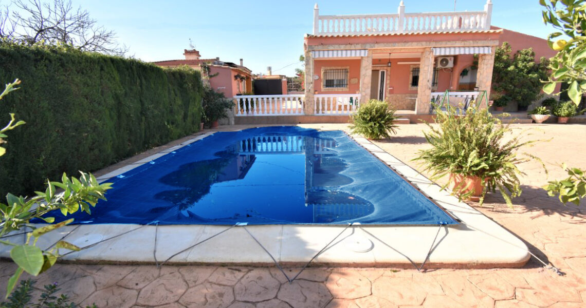 Immaculately presented villa for sale in Montroy, Valencia – 0230106