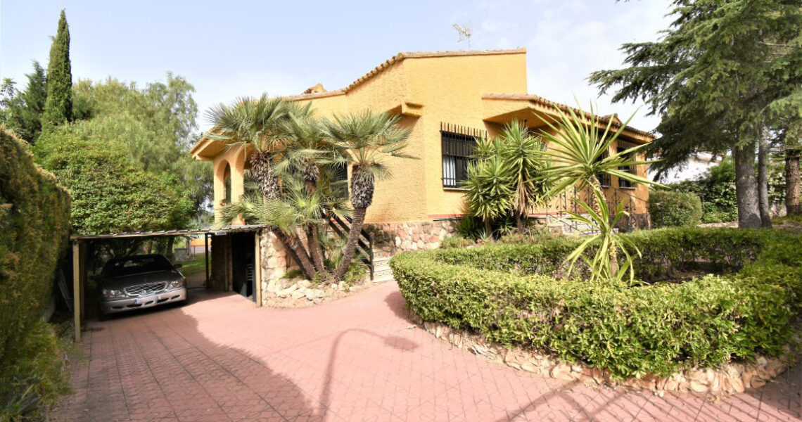 Large villa for sale on a desirable urbanisation in Monserrat, Valencia – 0230109
