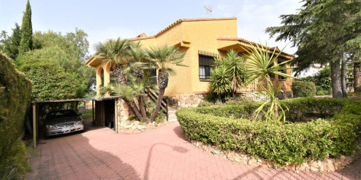 Large villa for sale on a desirable urbanisation in Monserrat, Valencia – 0230109