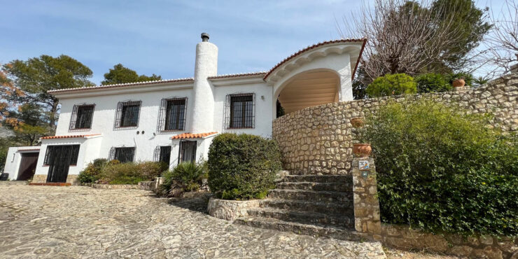 Impressive 6 bedroom villa for sale in Marxuquera, Gandia on a private urbanisation – 0230123