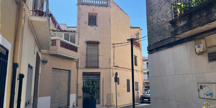 Large townhouse for sale in the center of La Font D’En Carros – 0230120
