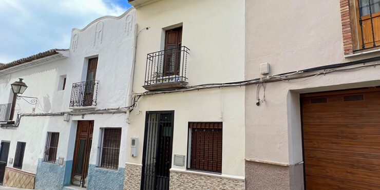 Charming townhouse situated in the historic centre of Oliva – 0230133SOLD