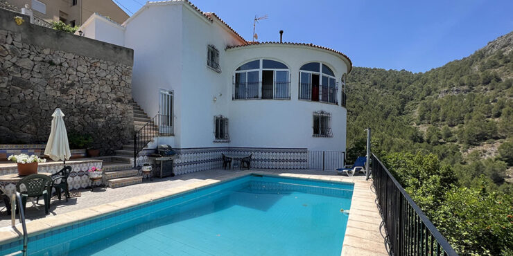 Large villa set on a hillside with panoramic sea and mountain views in Ador – 0230138