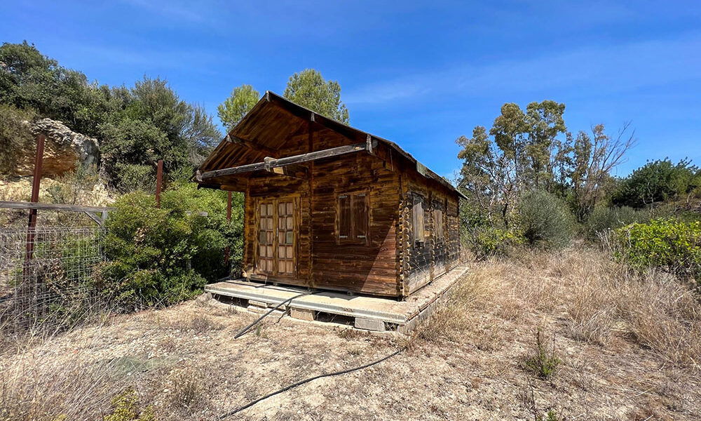 Wooden chalet on a large plot for sale in Montroy, Valencia – 0230140