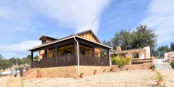 Well-presented wooden villa for sale in Catadau, Valencia – 0230137