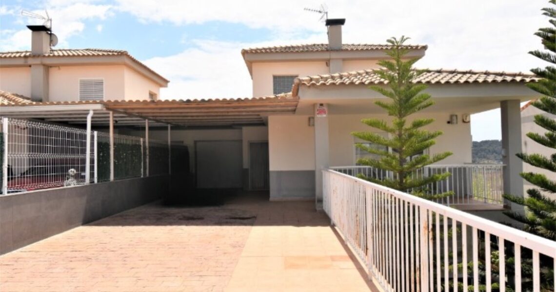 Modern villa for sale on an urbanisation walking distance to Monserrat town – 0230147