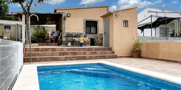 Cozy villa for sale on the Balcon de Montroy urbanisation – NC023054