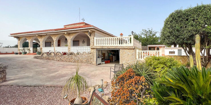 Beautifully presented 4-bedroom villa for sale in Monserrat, Valencia – 0230159SOLD