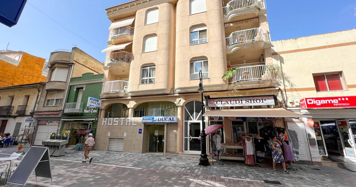 Well-presented, spacious apartment in an excellent location near to Gandia beach – 0230160