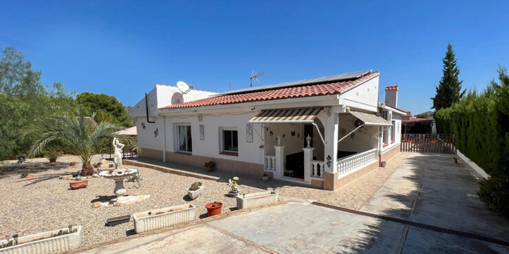Immaculately presented villa for sale in a residential area, Vilamarxant – 0230161Reduced