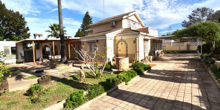Well-presented family home with 5 bedrooms in Torrent – 0230175