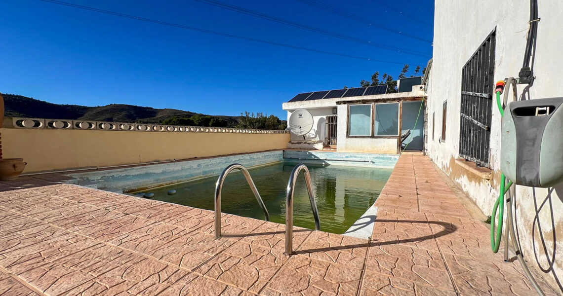 Cheap villa for sale in La Garrofera, Valencia – 0230185Reserved