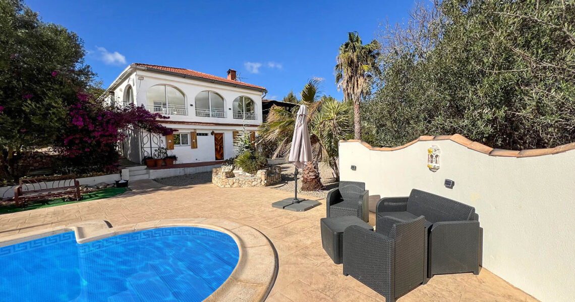Charming hillside villa for sale in Chiva, Valencia – 0240190