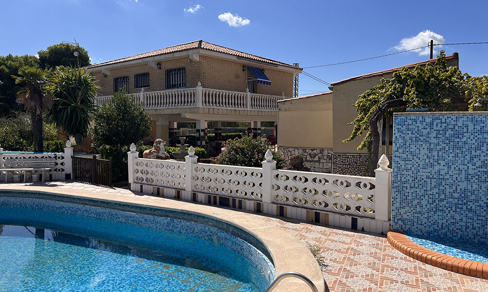 Large, urban villa for sale near Monserrat town, Valencia – NC0240186