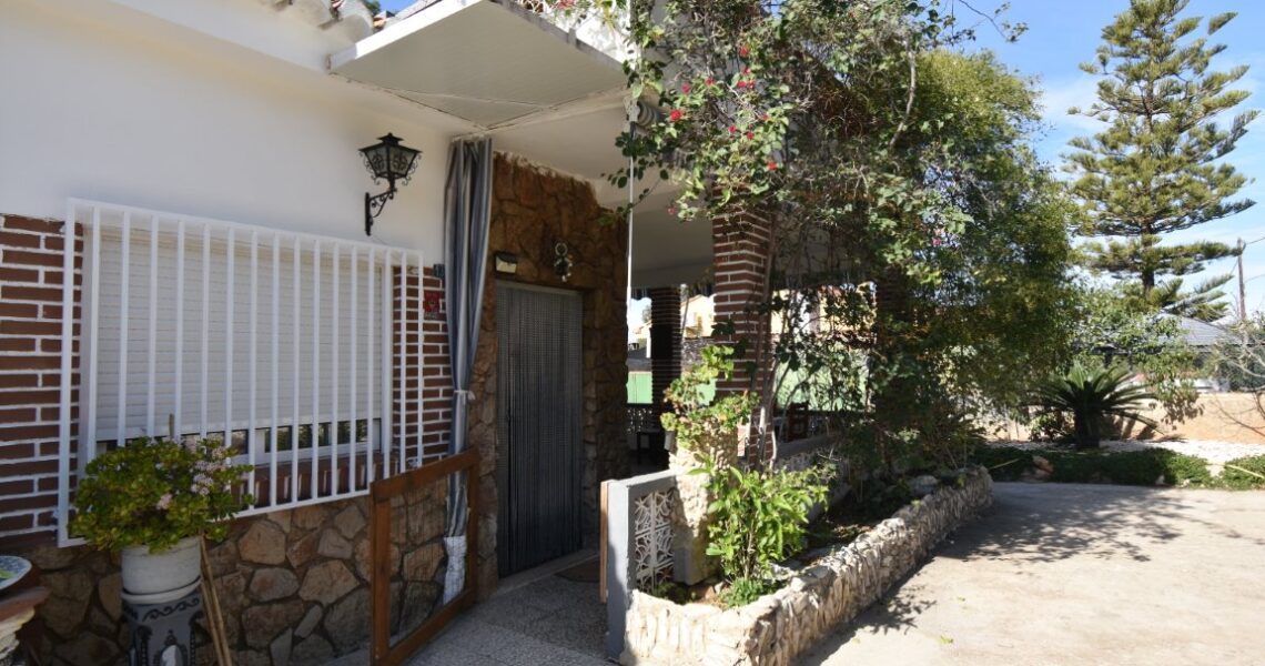 Pretty villa for sale on an urbanisation between Monserrat and Torrent, Valencia – 0240199