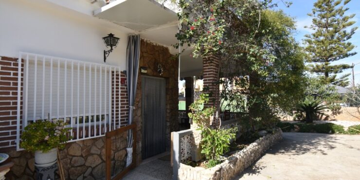 Pretty villa for sale on an urbanisation between Monserrat and Torrent, Valencia – 0240199