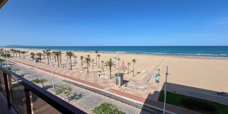 Front line four-bedroom apartment for sale on Gandia beach – SI0240205