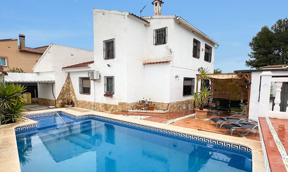 Large 6-bedroom villa for sale in Lliria, Valencia with apartment – 0240208