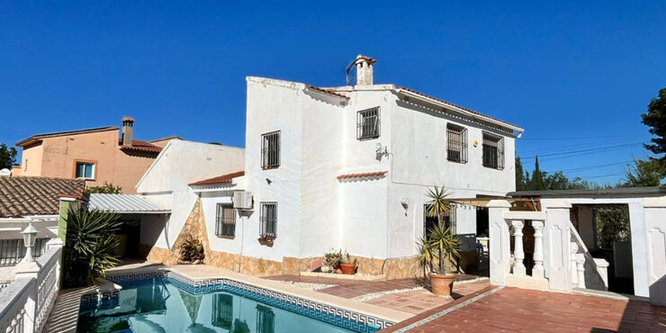 Large 6-bedroom villa for sale in Lliria, Valencia with apartment – 0240208<div class="wpsight-label-title-after"><div class="wpsight-label wpsight-label-7"><span>Hot Property</span></div></div>