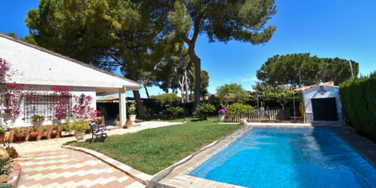 Attractive villa in landscaped gardens for sale in Monserrat, Valencia – 0240209