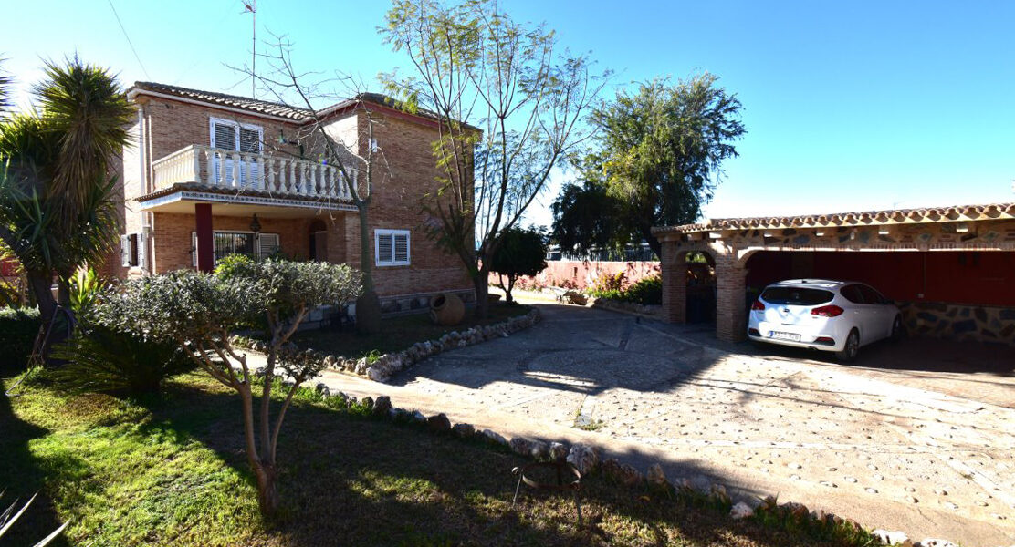 Well presented villa for sale in Monserrat, Valencia – 0250241