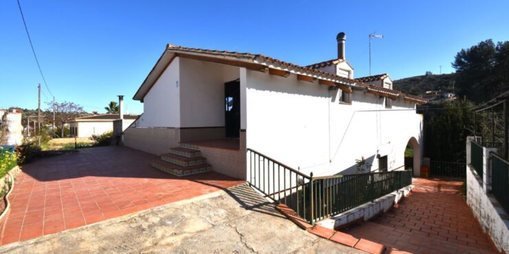 Villa for sale on an urbanisation just outside of Real, Valencia – 0250240