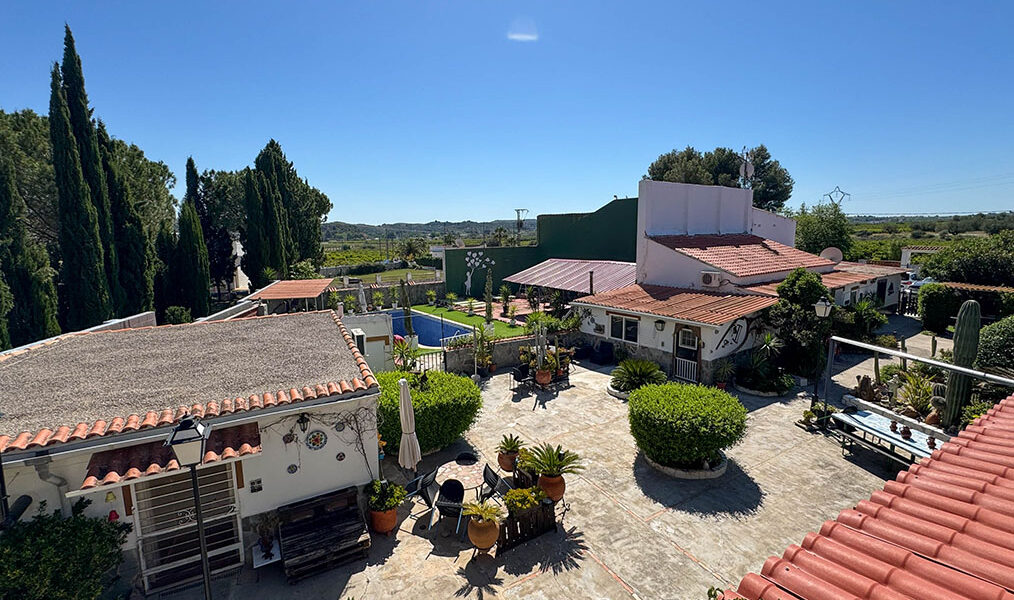 Expansive, desirable finca with separate living areas in Pedralba, Valencia – 0250259Reduced Expansive, desirable finca with separate living areas in Pedralba, Valencia – 0250259Reduced