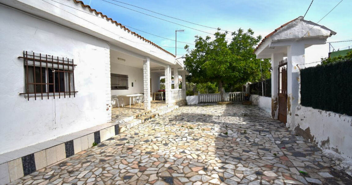 Spacious villa for sale in Turis, Valencia – 0250260 Spacious villa for sale in Turis, Valencia – 0250260