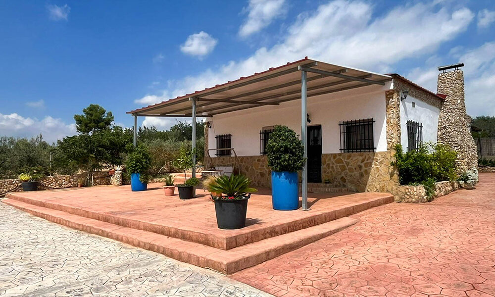 Beautifully presented property for sale in Montroy, Valencia – NC0240228SOLD