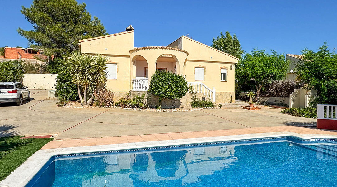 Modern villa with views for sale in Montroy, Valencia – 0250284Reserved Modern villa with views for sale in Montroy, Valencia – 0250284Reserved