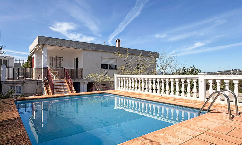 Villa located in a peaceful residential area between Torrent and Montserrat – 0260297