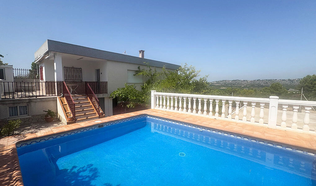 Villa located in a peaceful residential area between Torrent and Montserrat – 0260297
